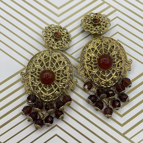 Victorian style clip earrings with amber crystal and acrylic stones - Picture 6 of 8